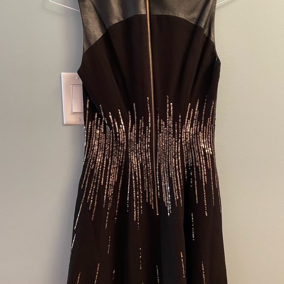 Luxury Karen Millen Black sleeveless sequin dress with leather capped shoulder - Picture 3 of 3